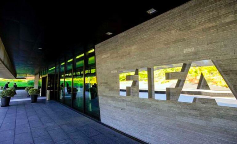 Fifa : 5 clubs tunisiens interdits de recrutement