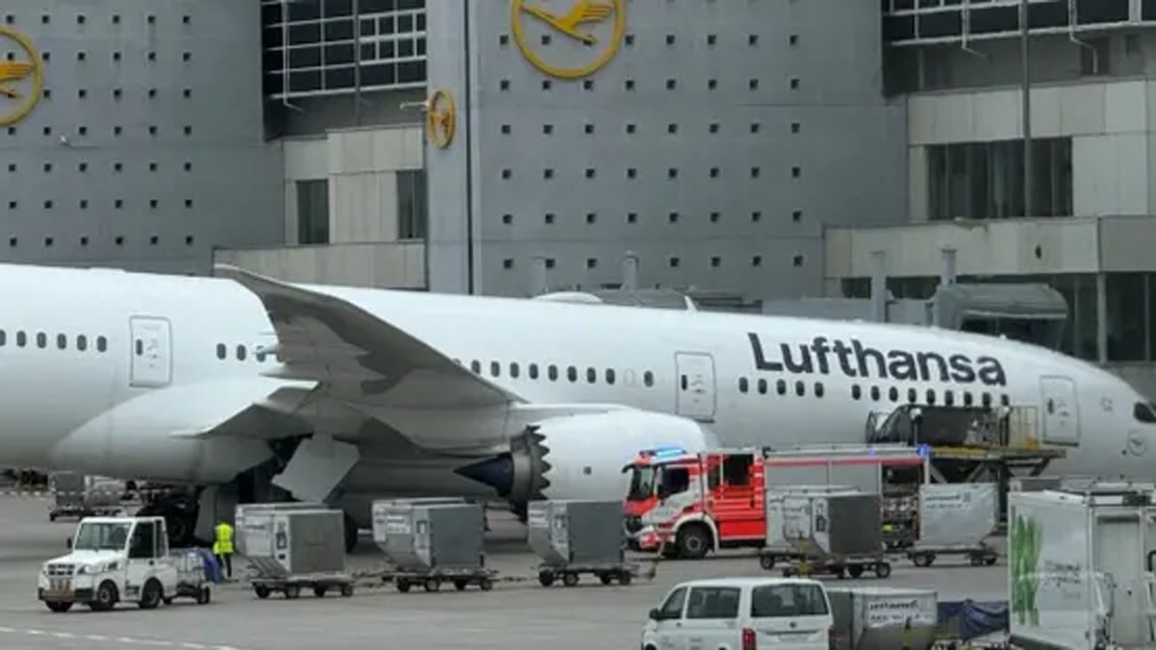 طائرة بوينغ 787 تسقط في مطار ألماني بعد 4 أشهر فقط من الخدمة
